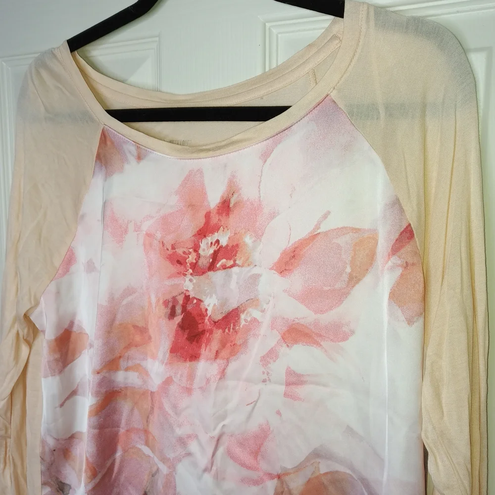 NEW Jennifer Lopez Light Weight Sweater Floral Design Peach Cream White … - Picture 2 of 5